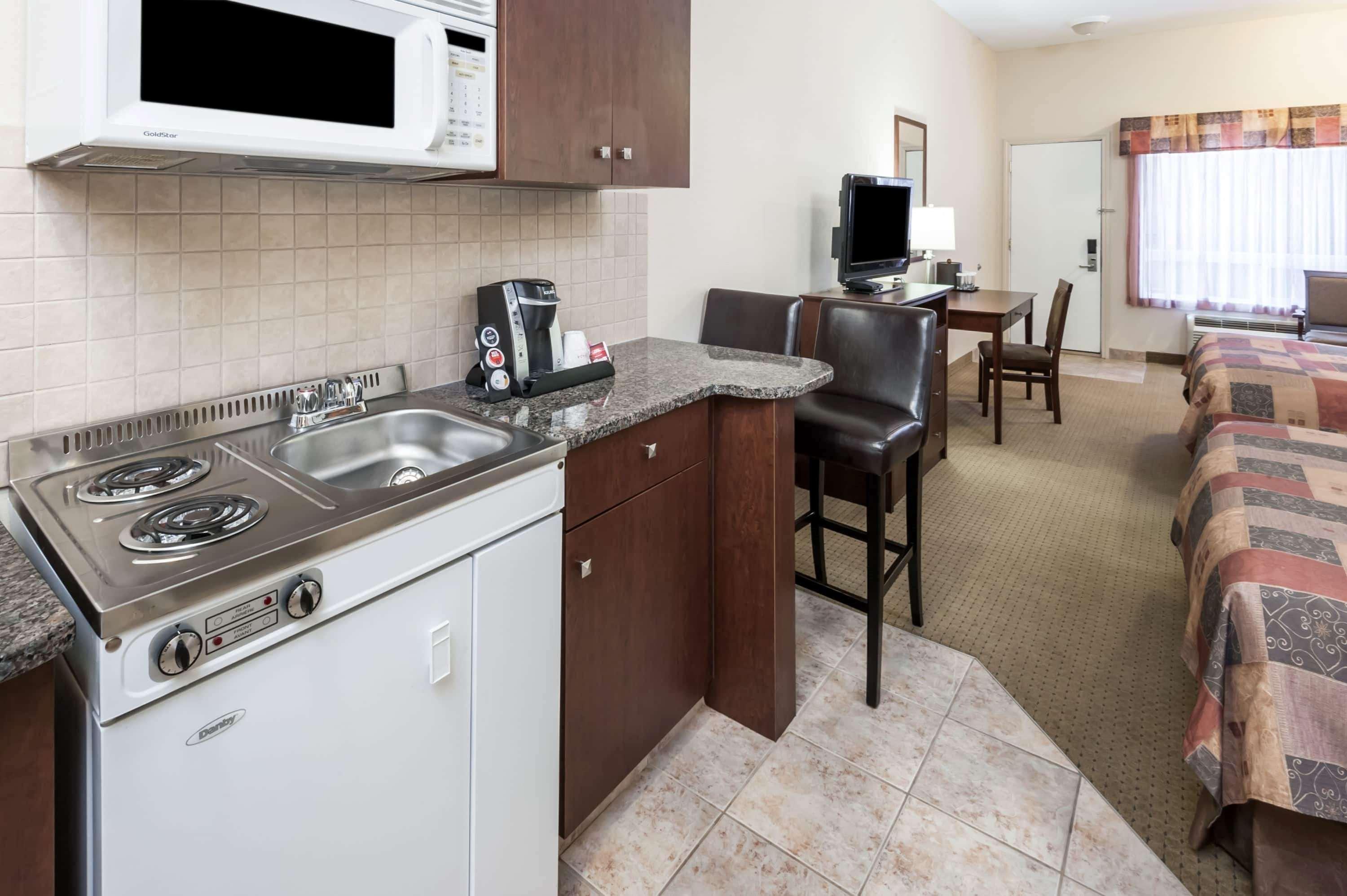 Ramada By Wyndham High River Ngoại thất bức ảnh