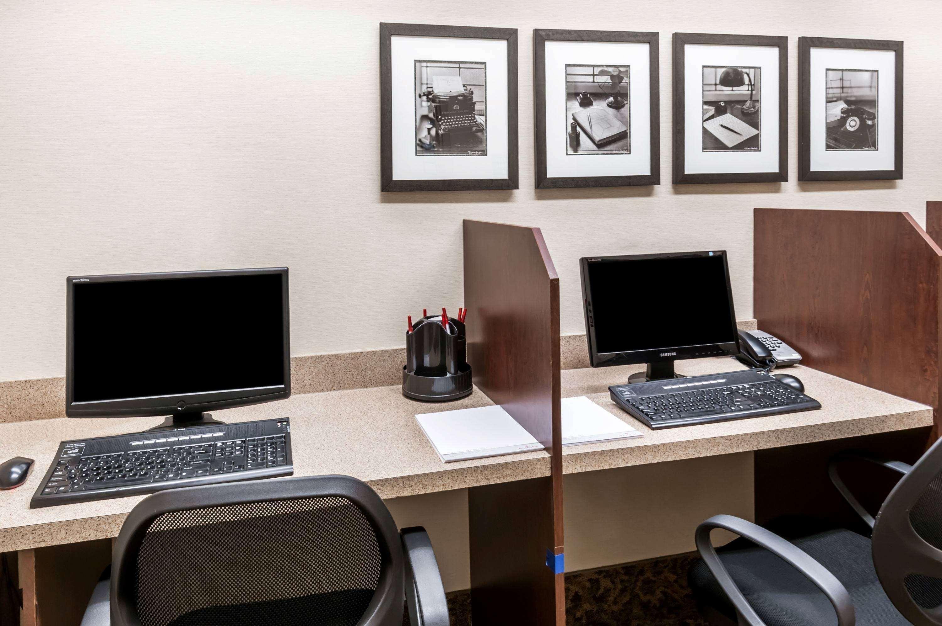 Ramada By Wyndham High River Ngoại thất bức ảnh